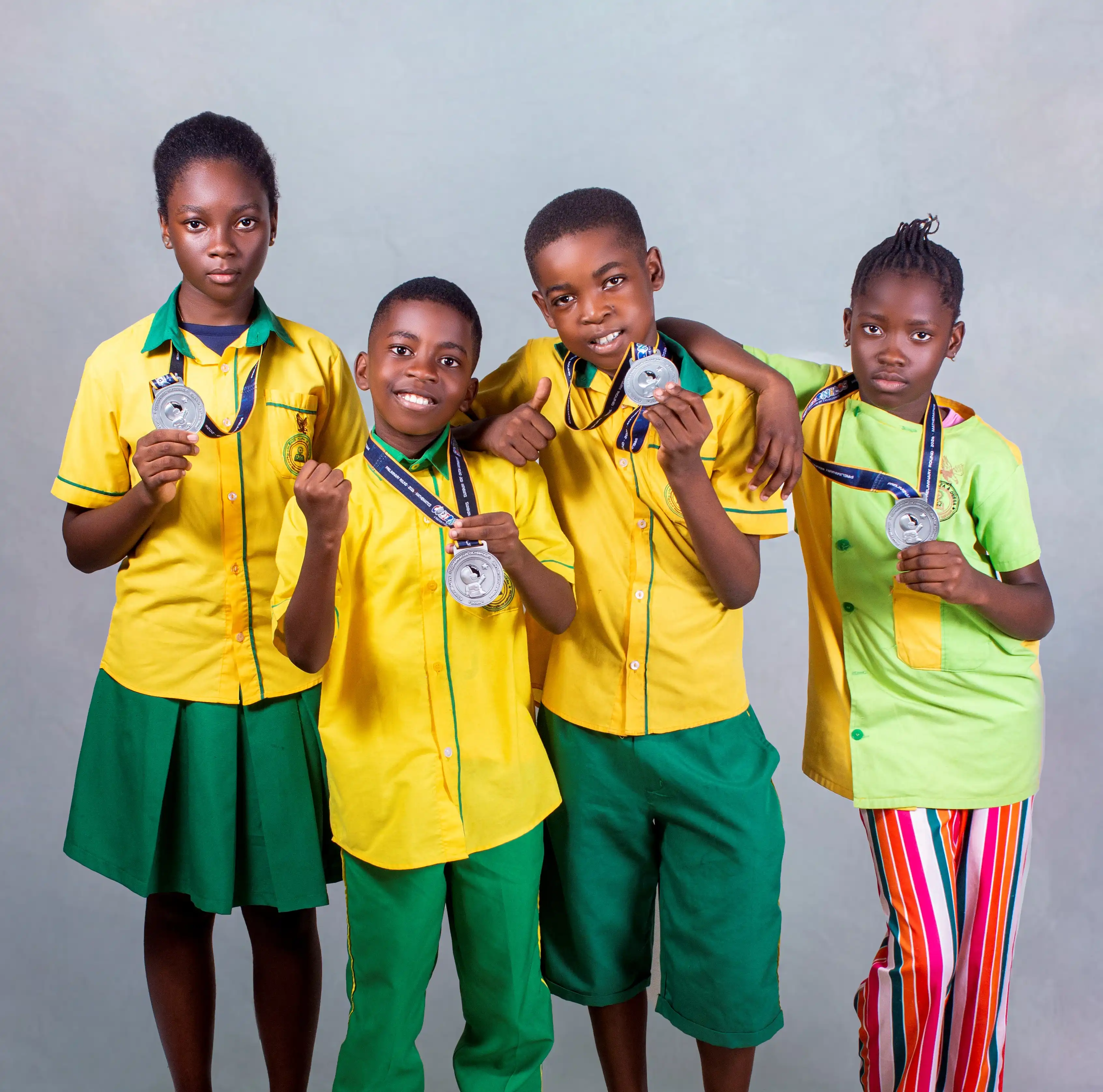 Alunos com medalhas de prata